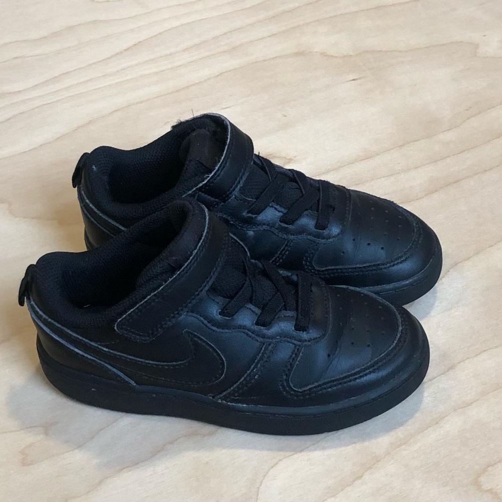 Nike Court Black Low Top Sneakers Unisex Kids Sz 9.5 Leather.